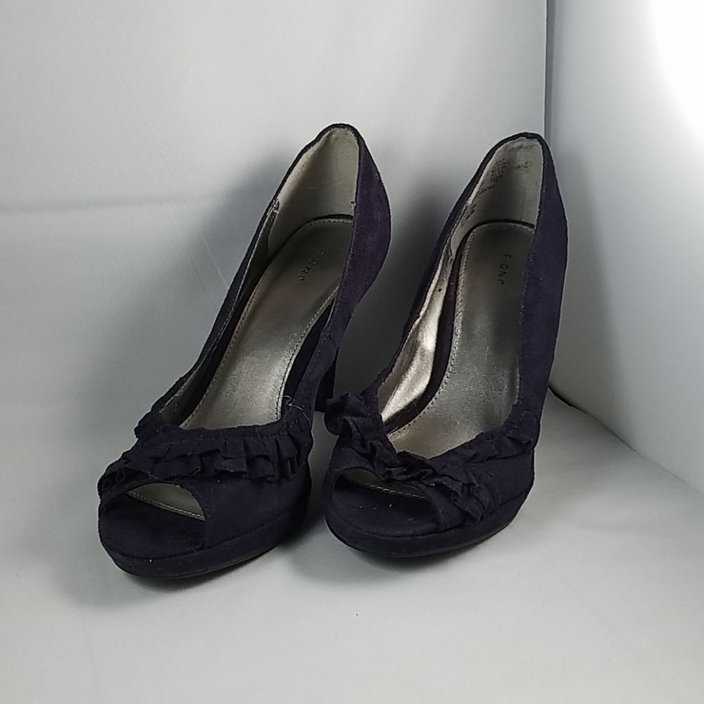 Heels - Picture 2 of 4